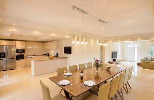 Souda Villa | Jacuzzi -BBQ-Big pool - Walk to beach & grocery store
