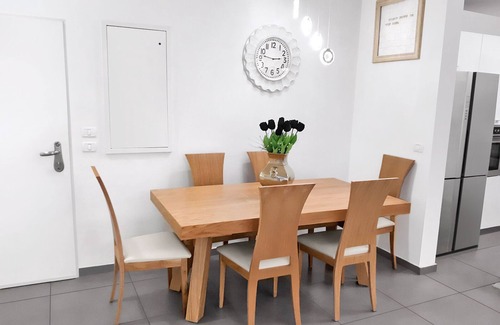 Ashkelon Appartement | Jacuzzi Beach Suite W/ Gym: 4 rooms + Huge Balcony