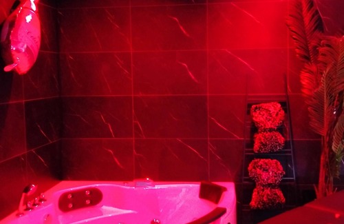 Epernay Appartement | (Jacuzzi, Netflix, Massage)💖 Love & Relax 🛀🍾