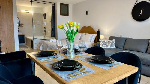 Nahariya Appartement | Jacuzzi, Pool & Sunset by the Sea