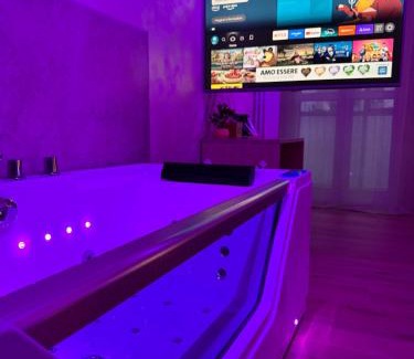 Lingotto Appartement | Jacuzzi Romantic Suite - SuiteHeart Torino - Inalpi, Olimpico, Centre