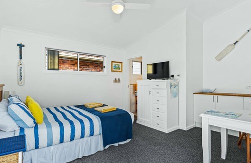 St. Georges Basin Maison | Jado on the Lake - Captains Quarters