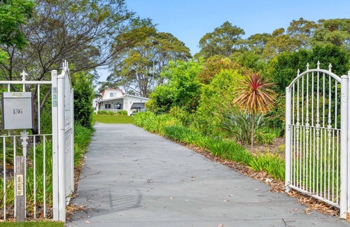 St. Georges Basin Maison | Jado on the Lake - Captains Quarters