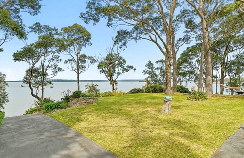 St. Georges Basin Maison | Jado on the Lake - Captains Quarters