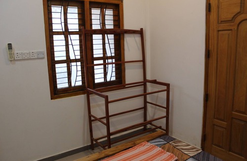 Jaffna Cabine | Jaffna Travel & Guest Inn: 2 AC Bedroom first floor AC house with free parking