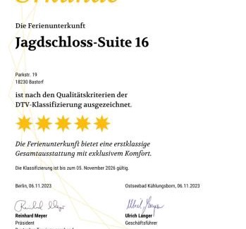 Hohen Niendorf Appartement | Jagdschloss Suite - premium castle hideway