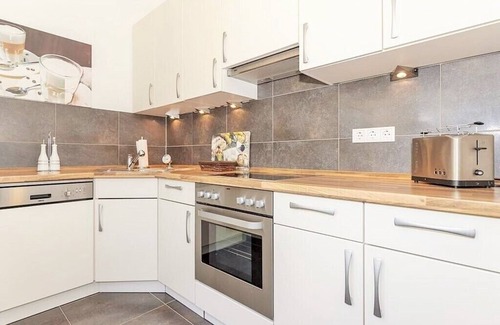 Hohen Niendorf Appartement | Jagdschloss WE 9: comfortable and high-quality furnished 2-room apartment