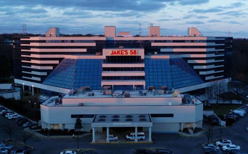 Islandia Hôtel | Jake's 58 Casino Hotel - Adults Only