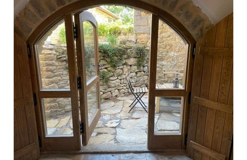 San Felices de Ara Appartement | Jal house. Stone apartment, fireplace