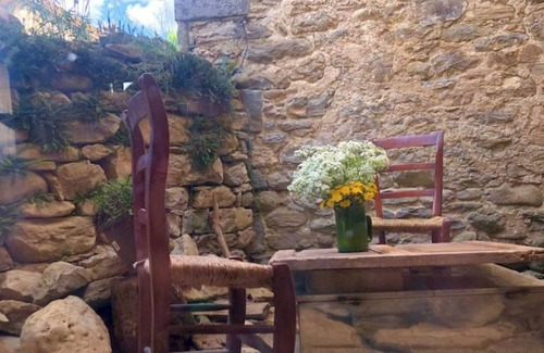 San Felices de Ara Appartement | Jal house. Stone apartment, fireplace