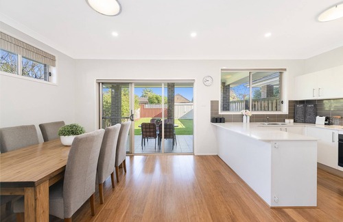 Rydalmere Maison | Jam Home | Delightful 4BR House Near Sydney Olympic Park & Parramatta CBD