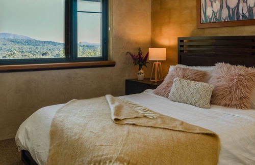 Upper Growee Autre | Jamaicaville - 90 Acre hilltop off-grid eco-home with awesome views