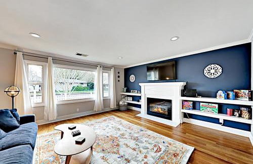 Junior College Neighborhood Association Maison | James House