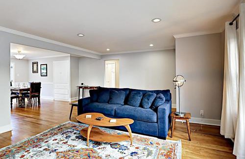 Junior College Neighborhood Association Maison | James House