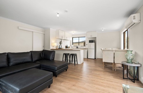 Jan Juc Maison | Jan Juc Living - Coastal Escape for 6!