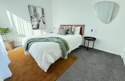 Ngongotaha Maison | Jandals & Joy Lakefront Retreat