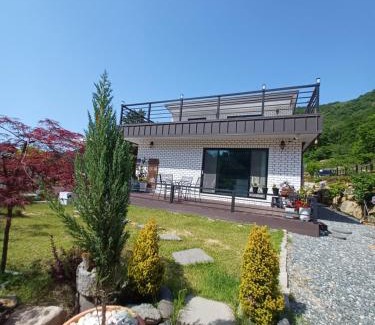 Okcheon Maison | Jangryeonggol pension