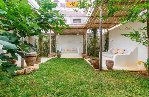 Shela Appartement | Jannah Suites Kizingitini 2-bedroom apartment with WiFi, AC in beautiful Shela