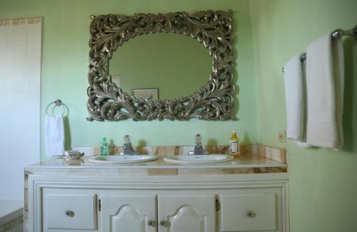 Negril Villa | Jannetta's @Whimhill Bed & Breakfast