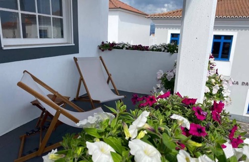Madalena Villa | Jardim das Camélias (garden overlooking Pico Mountain)