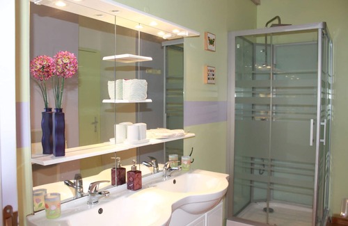 Latrape Lit Et Petit-Déjeuner | Chambres d'hôtes Jardin d'Hiver avec piscine extérieur et jacuzzi