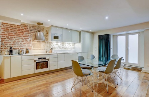 Quartier Sainte-Avoye Appartement | Jardin Prive - Gorgeous 3 Bed House in Le Marais