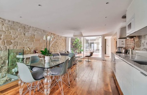 Quartier Sainte-Avoye Appartement | Jardin Prive - Gorgeous 3 Bed House in Le Marais