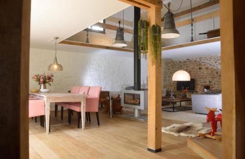 Cussy-en-Morvan Maison | Jardins Fleuries
