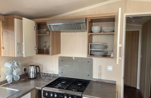 Hamworthy Maison | Jasmine 2-bedroom dog-friendly caravan + sea view on Rockley Park, Poole Harbour