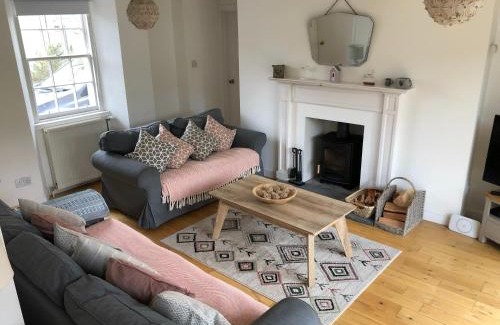 Kilconquhar Appartement | Jasmine Cottage, sleeps 6 near Elie, with garden