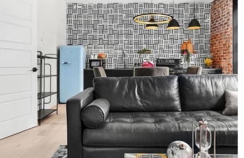 Golden Triangle Appartement | Jason Graves Art Suite 101