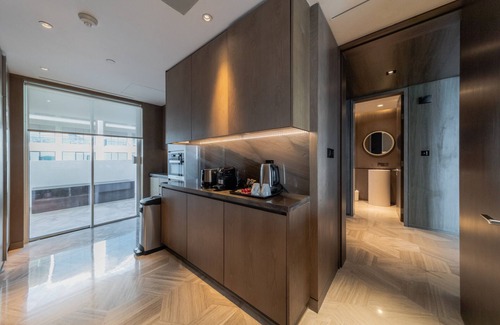Palm Jumeirah Appartement | Jaw-dropping 3BR w/ Pvt Pool & Sea View FIVE palm