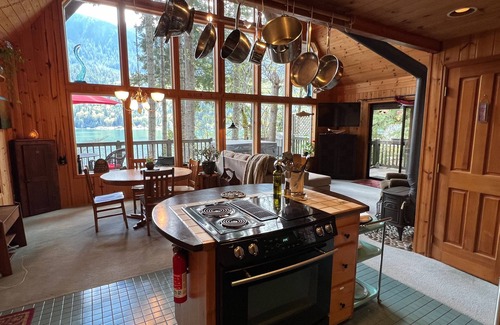 Port Angeles Maison | Chute de mâchoire. Un endroit spécial pour des occasions très spéciales.