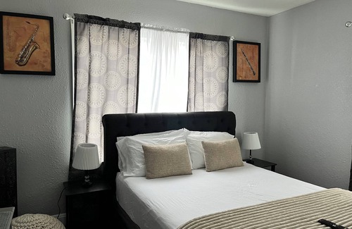 Kansas City Maison | Jazzy Charmer located in the Heart of Kansas City, MO., & Close To Everything KC