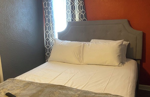 Kansas City Maison | Jazzy Charmer located in the Heart of Kansas City, MO., & Close To Everything KC