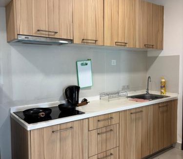 Taman Century Appartement | JB 1min walk to KSL Mall 5-7Pax Bathtub SmartTV