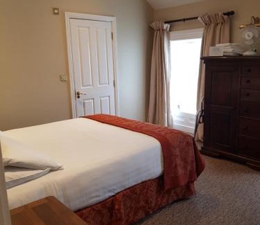 Kilkenny City Centre Maison | JBs Bar & Guest Accommodation