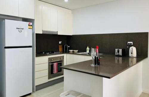 Mascot Appartement | JC Home - Free AC,Wifi and parking,Close Shopping and train