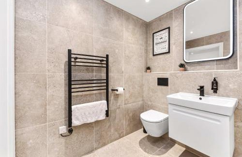 Addiscombe Appartement | JD Apartments - Urban Retreat with Patio