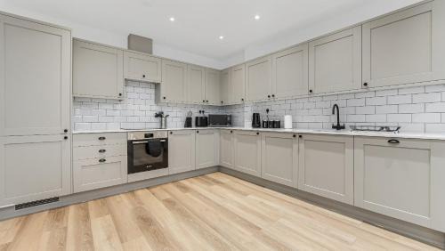 Addiscombe Appartement | JD Apartments - Urban Retreat with Patio