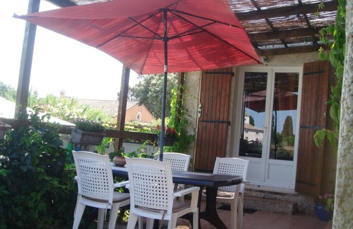 Saint-Jean-de-Crieulon Maison | 2 chambres, 2 salles de bain, piscine privée, jardin et vue sur le vignoble - Bliss!
