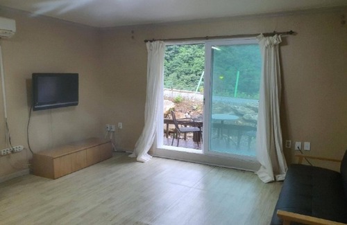Jecheon Maison | Jecheon Byeoldongjari Pension