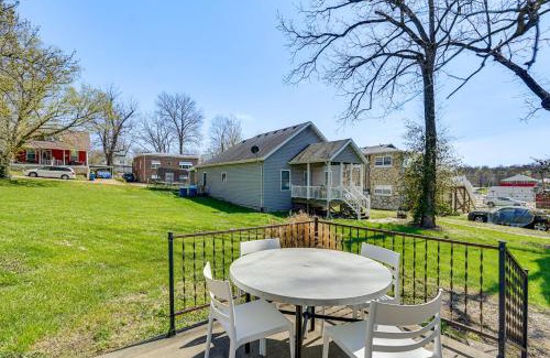 Jefferson City Maison | Jefferson City Bungalow Hot Tub and Patio!