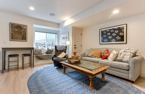 Jefferson Park Appartement | Jefferson Park Apartment Walk to Empower Field!