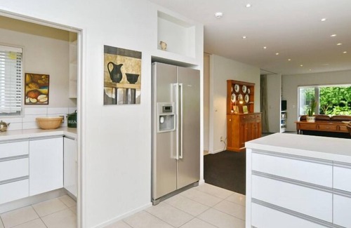 Christchurch Maison | Leinster Villa - Leinster Villa: Spacious two bedroom apartment
