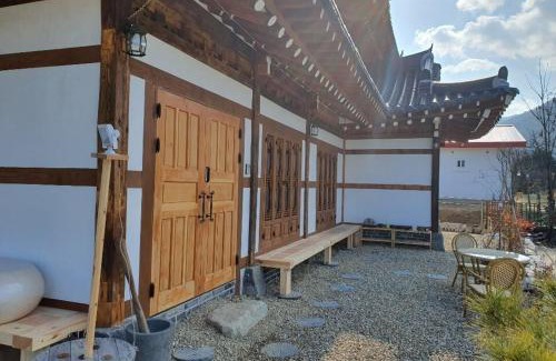 Kaeksa Maison | Jeonju Hanok Maeul Daeseung Jeongdam Hanok Dockchae Pension