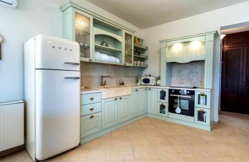 Alexandroupoli Maison | Jeremy's Villa