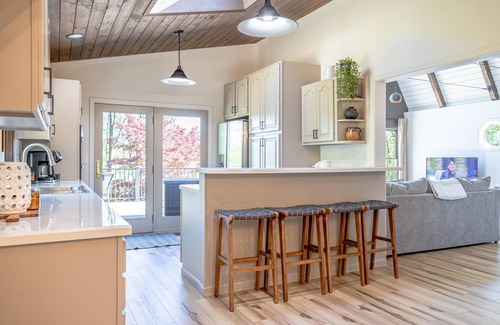 New Bloomfield Maison | Jericho Ridge Retreat.