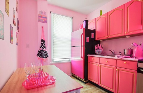 West Side Appartement | Jersey City Pink Spot 2BR/1FB