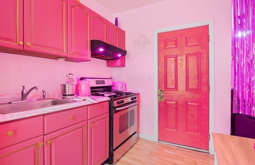 West Side Appartement | Jersey City Pink Spot 2BR/1FB